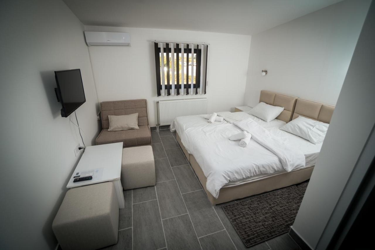 Prenociste Adria Lejlighedshotel Vranje Eksteriør billede